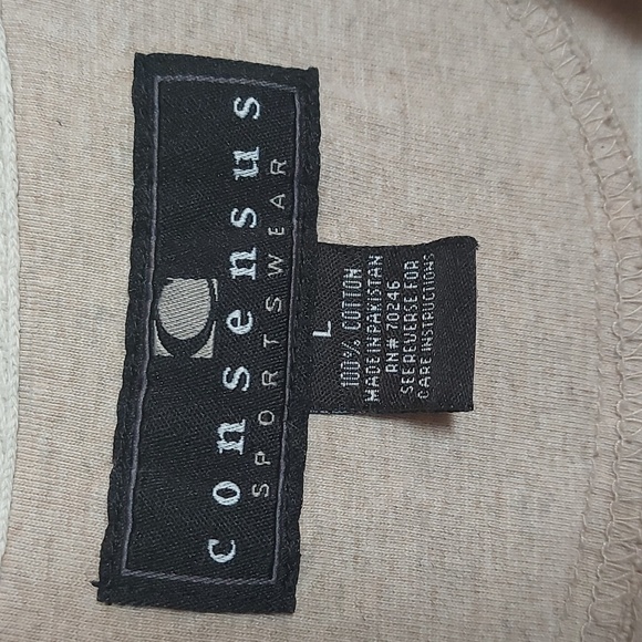 Mens golf shirt by Consensus Sportswear, size Large, EUC - Picture 3 of 4